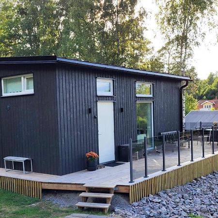 Cabin In The Woods, Close To Lake Maelaren 埃斯基尔斯蒂纳 外观 照片