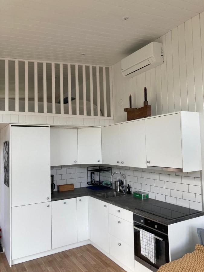 Cabin In The Woods, Close To Lake Maelaren 埃斯基尔斯蒂纳 外观 照片