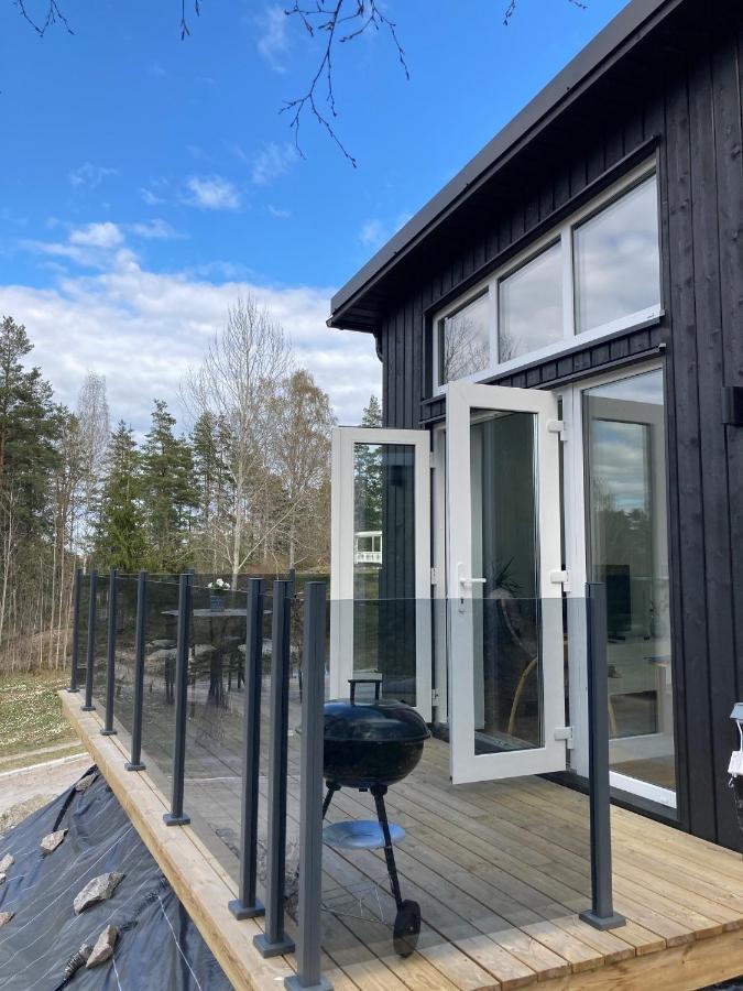 Cabin In The Woods, Close To Lake Maelaren 埃斯基尔斯蒂纳 外观 照片
